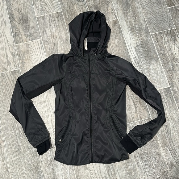 LULULEMON Goal Crusher jacket size 4 black like new - Picture 4 of 11